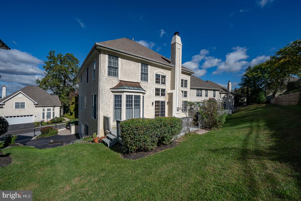 1109 RIVERVIEW LANE