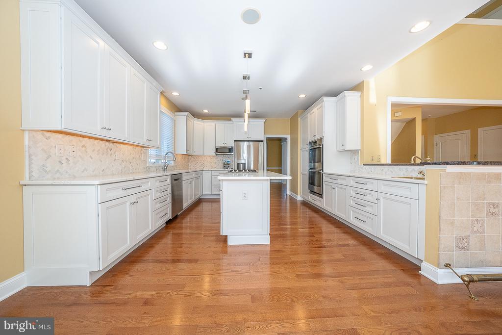 1109 RIVERVIEW LANE