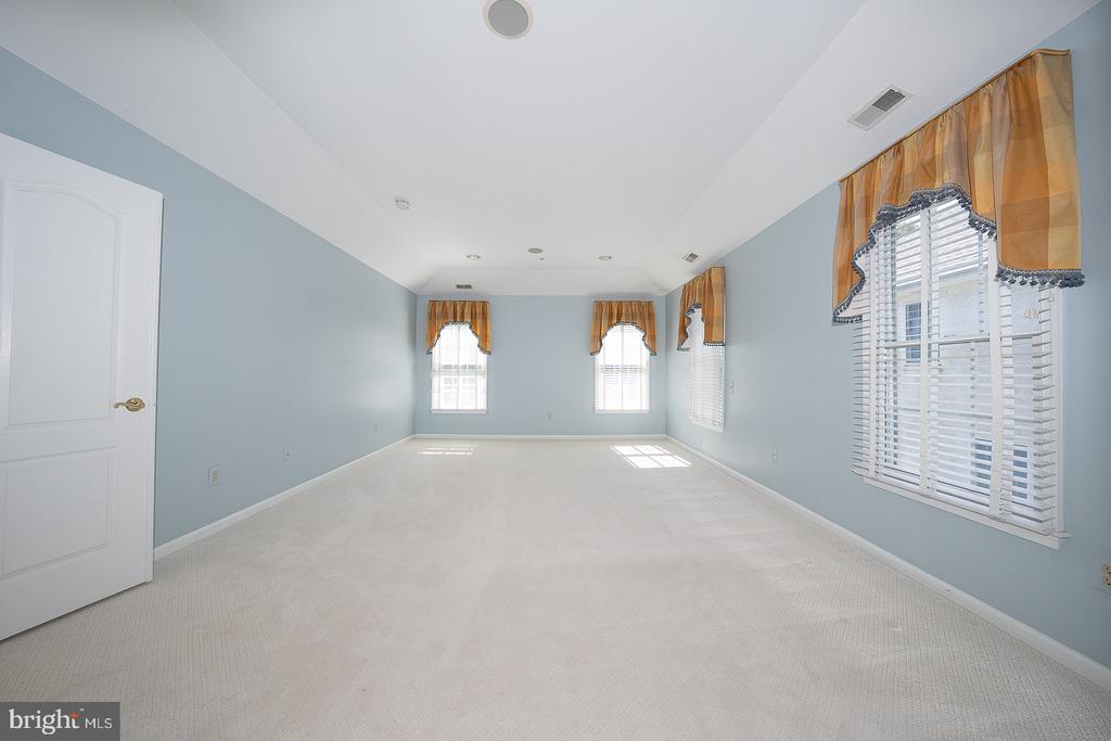 1109 RIVERVIEW LANE