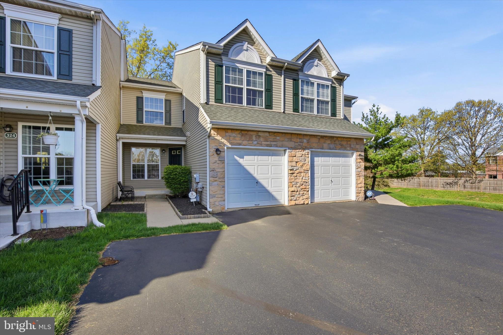 325 GREEN VIEW COURT