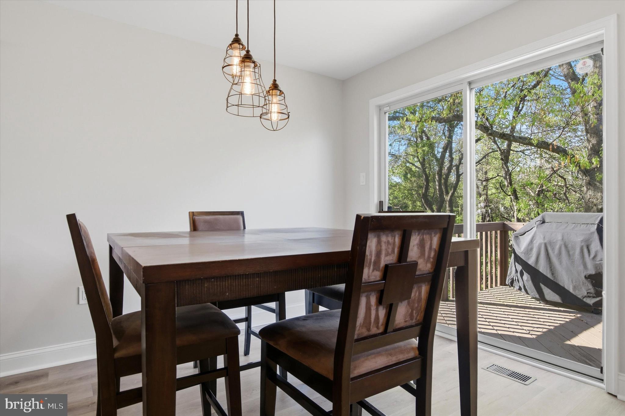 325 GREEN VIEW COURT