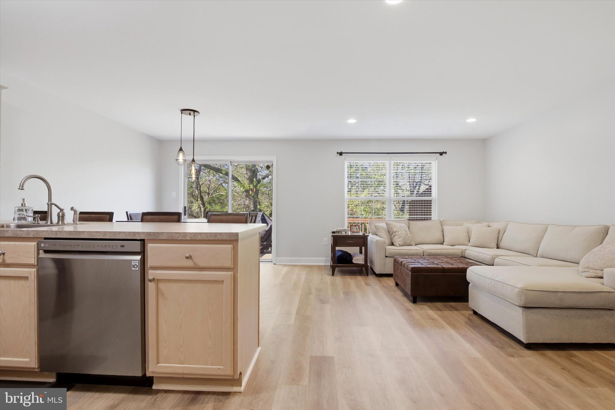 325 GREEN VIEW COURT