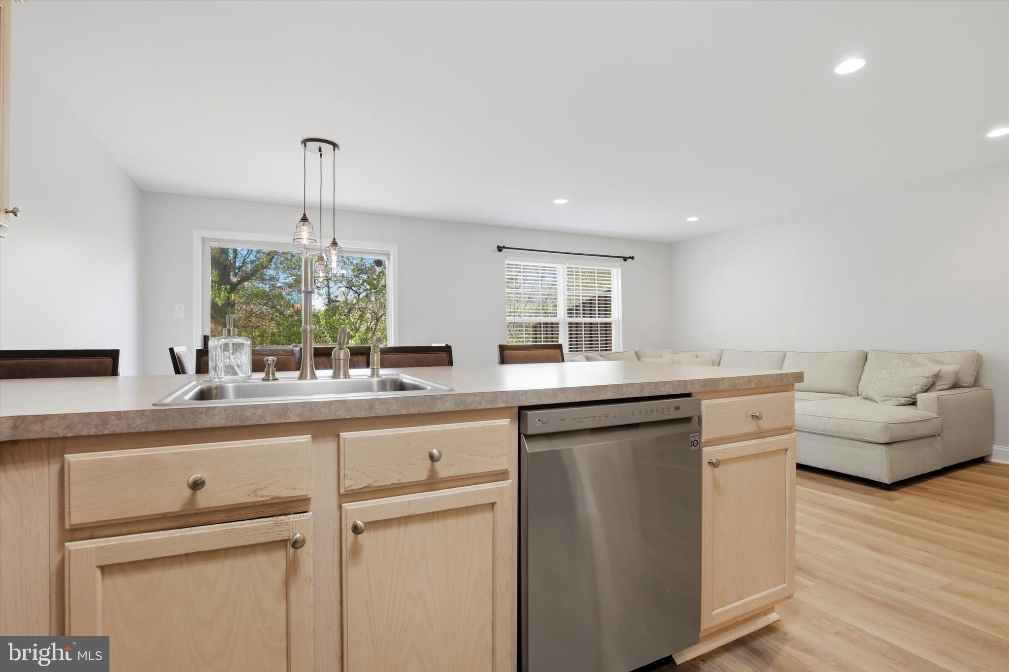 325 GREEN VIEW COURT
