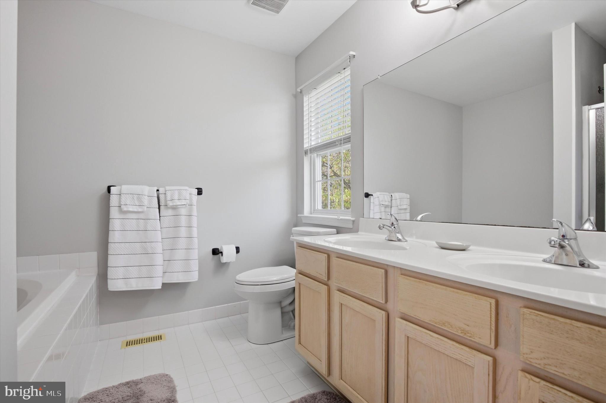 325 GREEN VIEW COURT