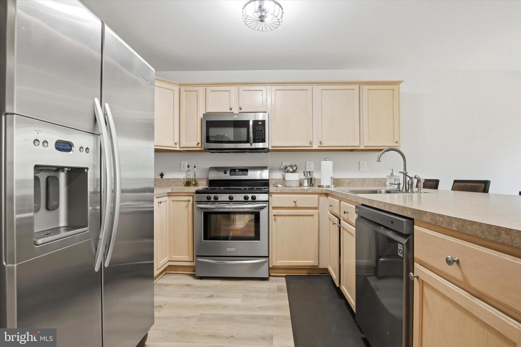 325 GREEN VIEW COURT