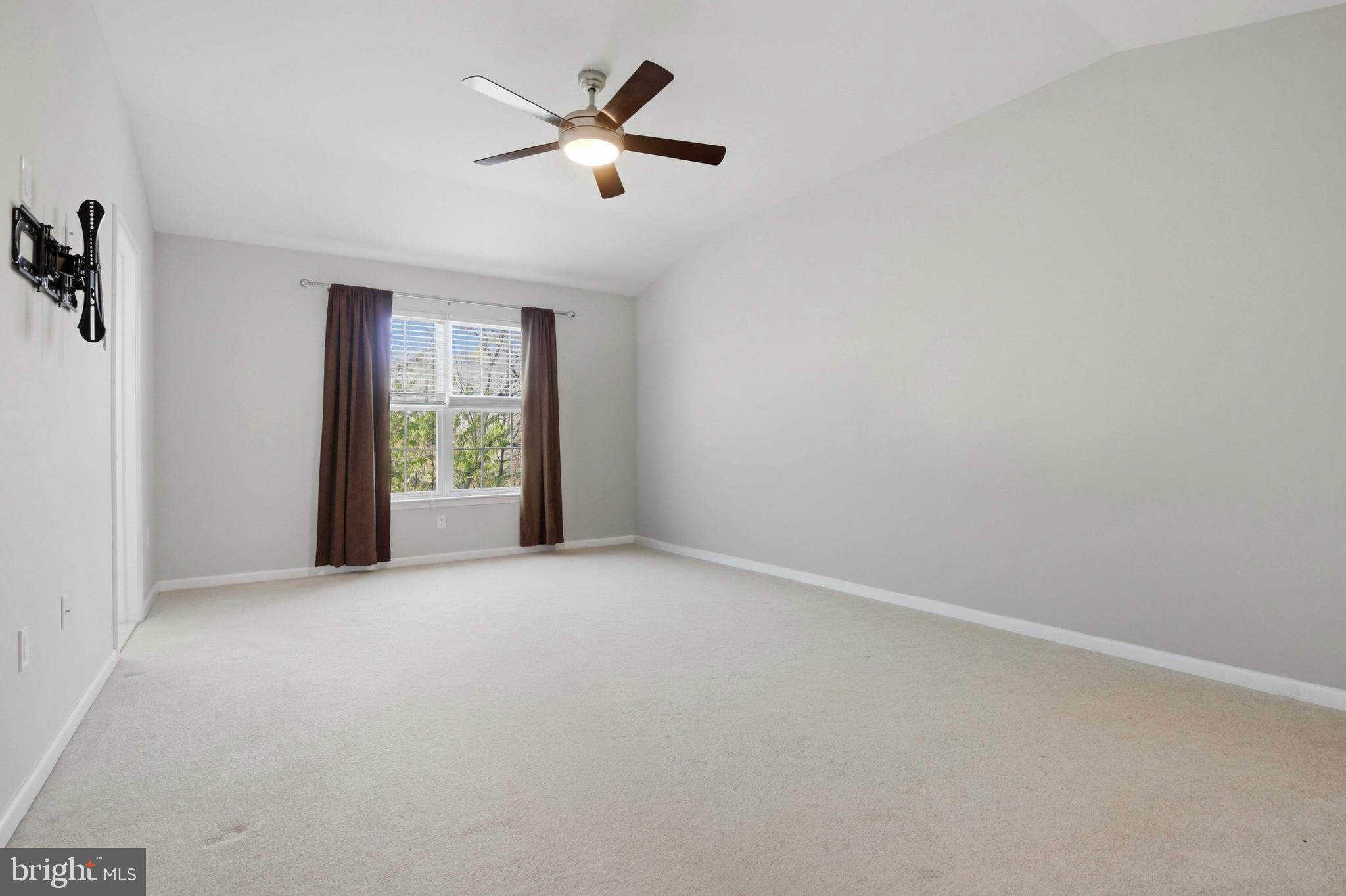 325 GREEN VIEW COURT