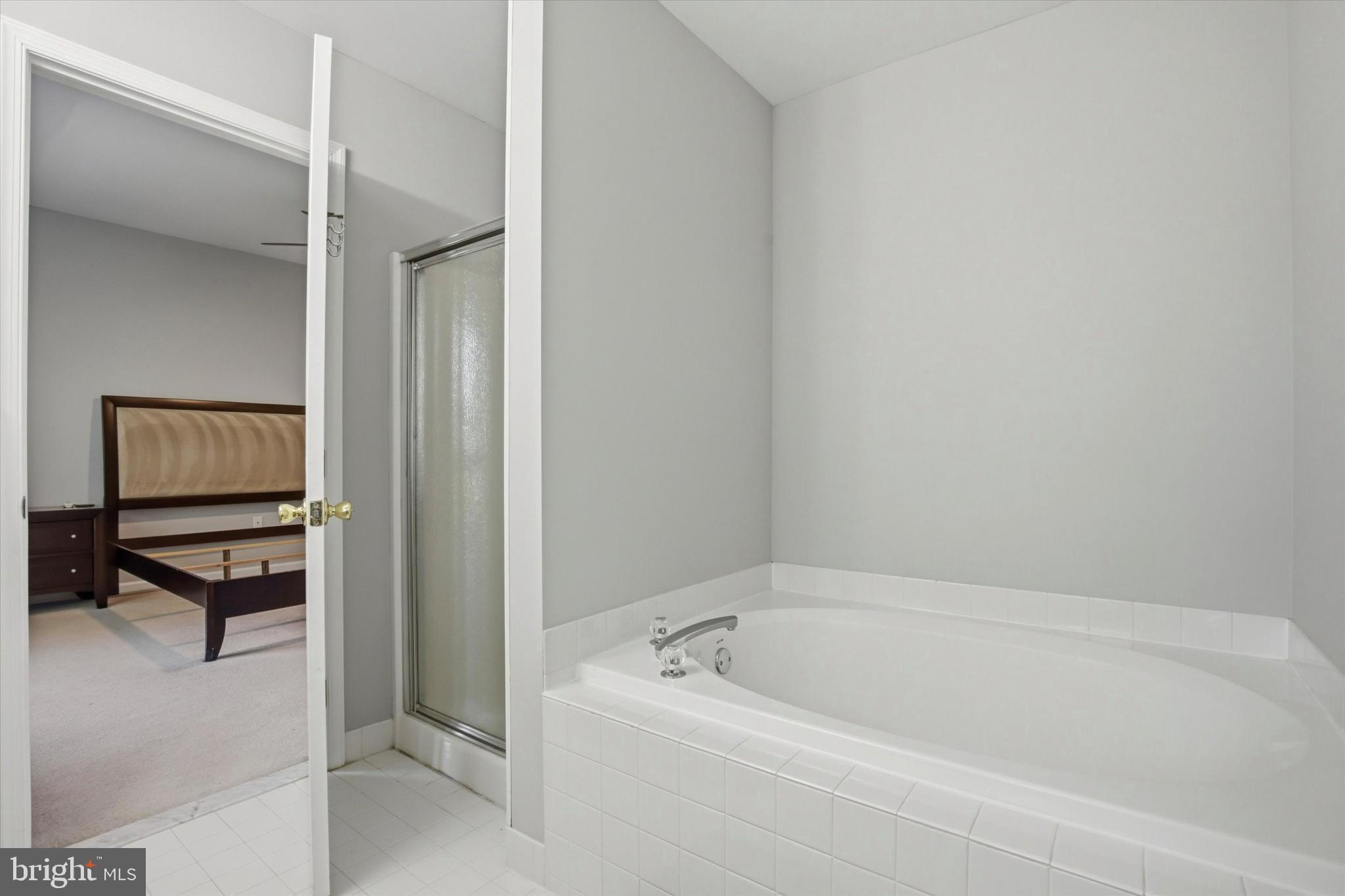 325 GREEN VIEW COURT