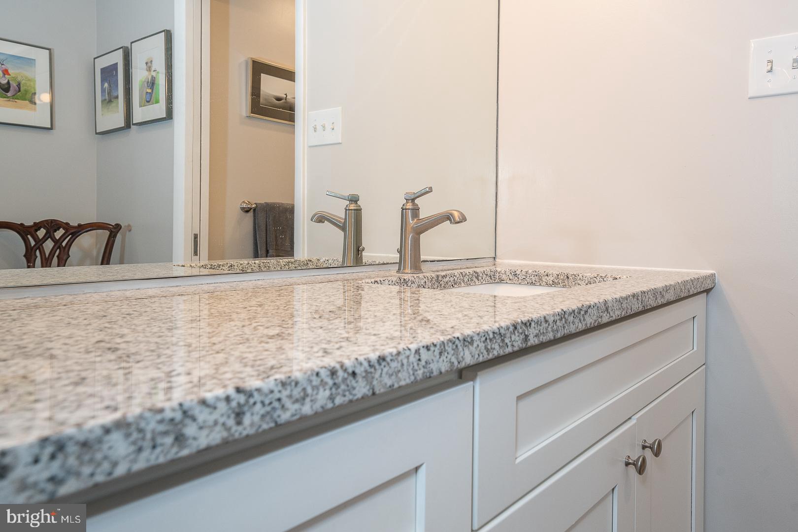 1710 OAKWOOD 3-B