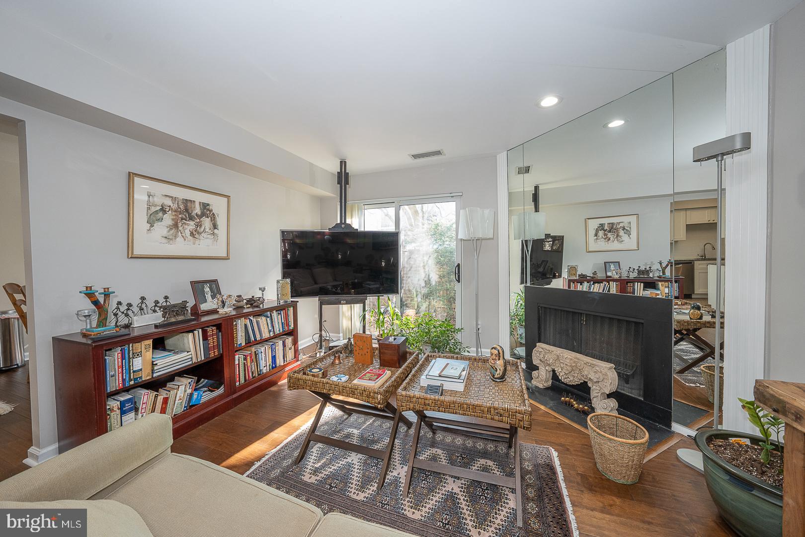 1710 OAKWOOD 3-B