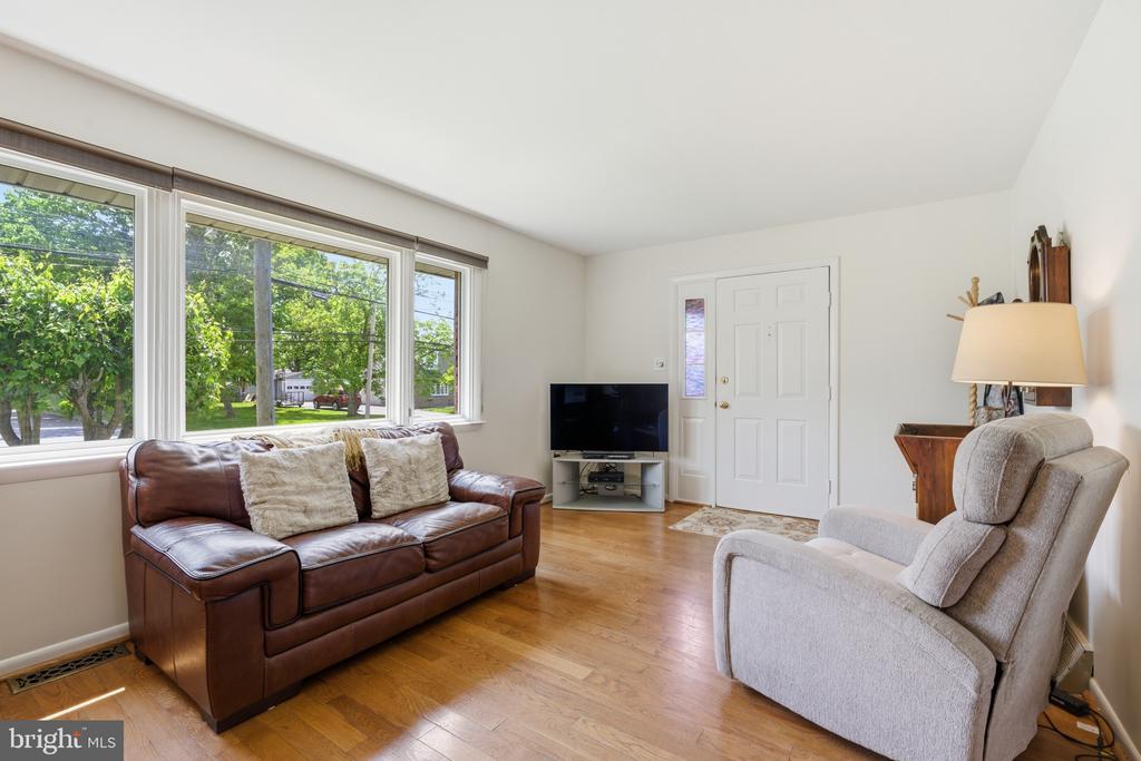 1430 COLWELL LANE