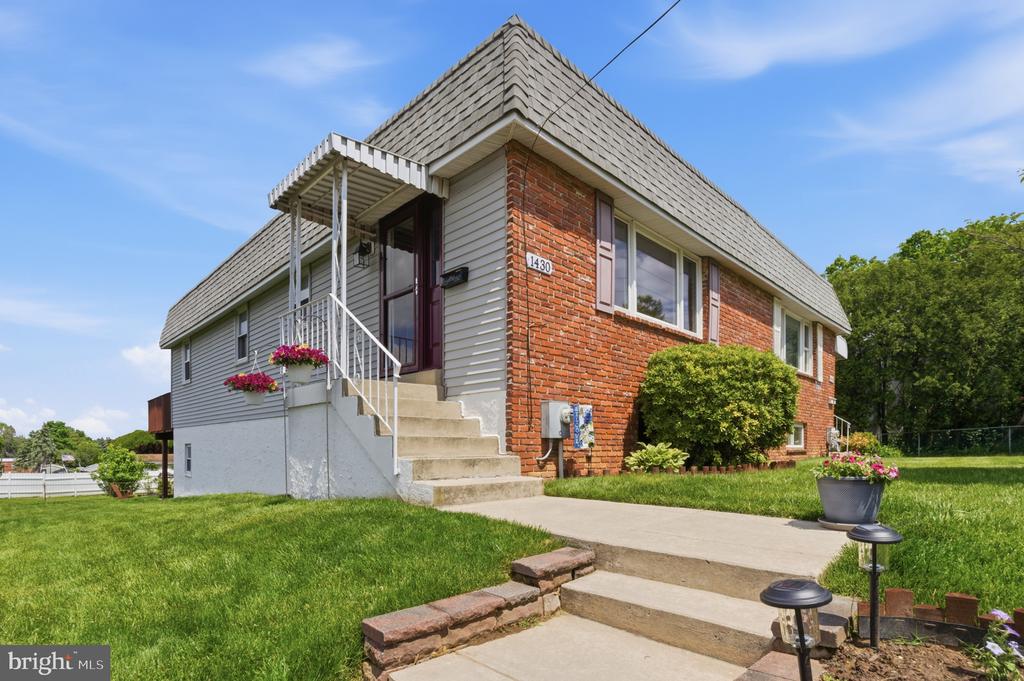 1430 COLWELL LANE