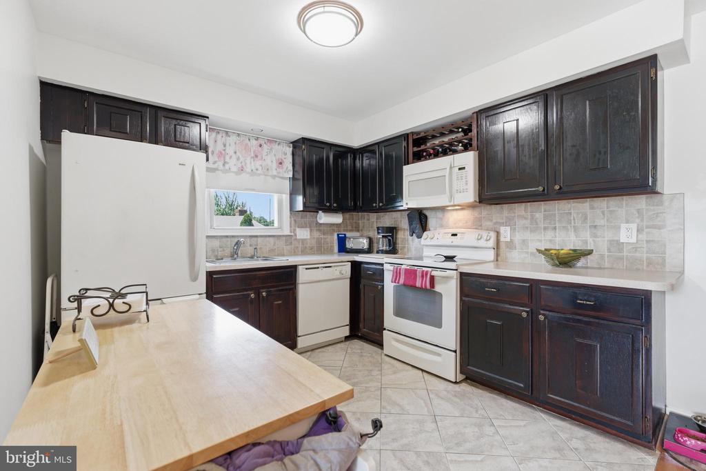 1430 COLWELL LANE