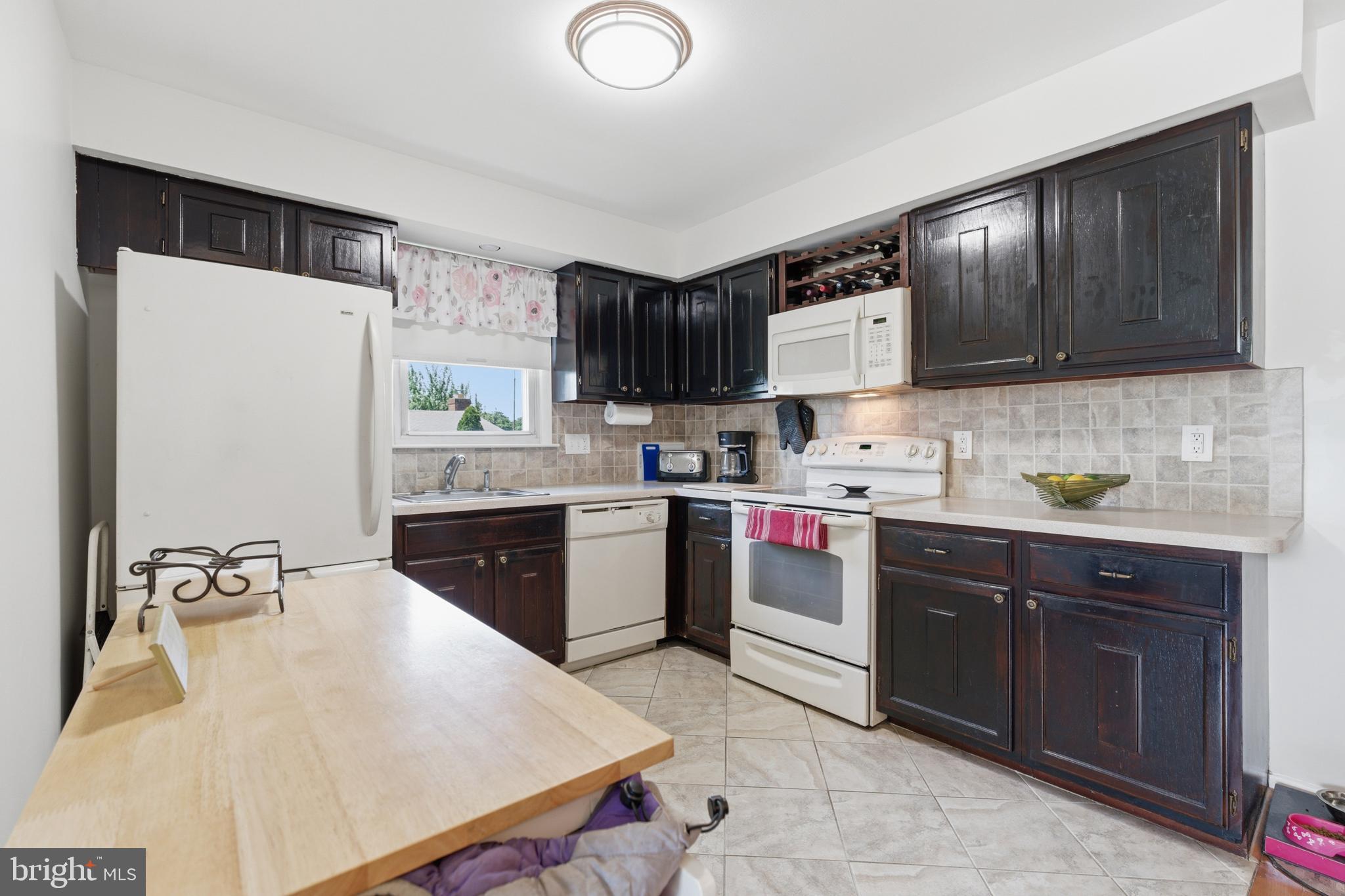 1430 COLWELL LANE