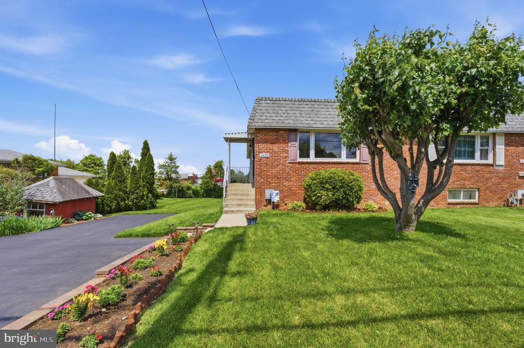 1430 COLWELL LANE