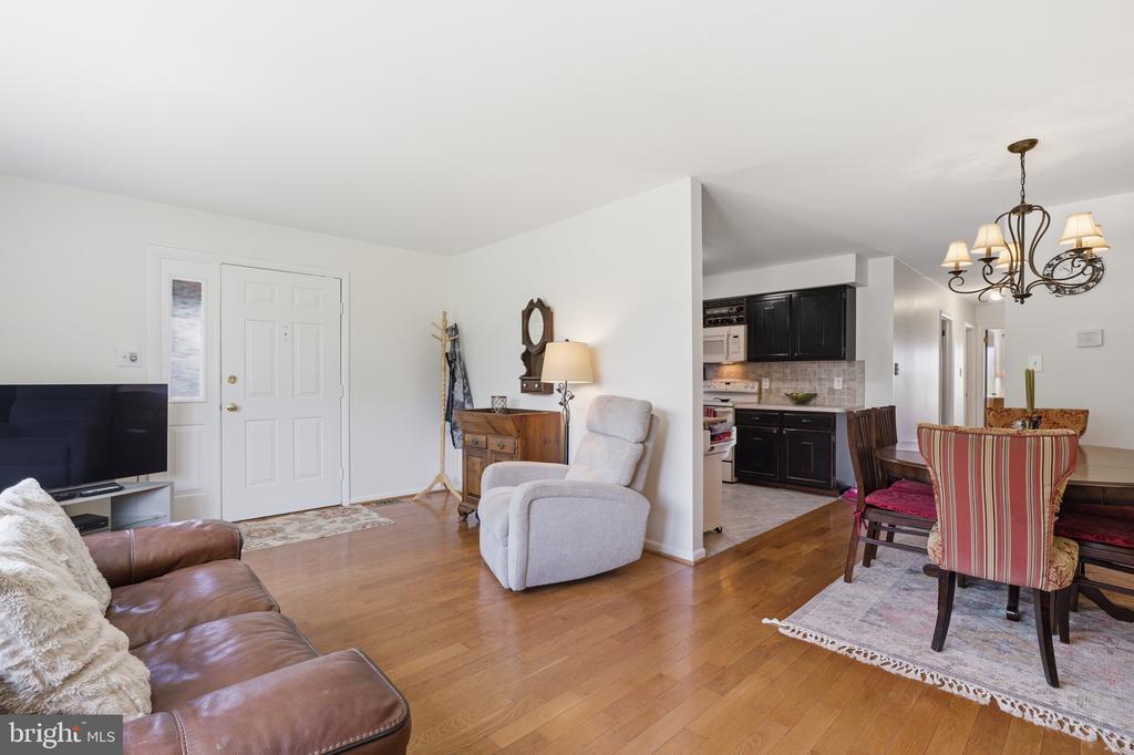 1430 COLWELL LANE