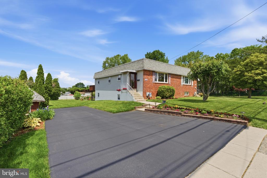 1430 COLWELL LANE