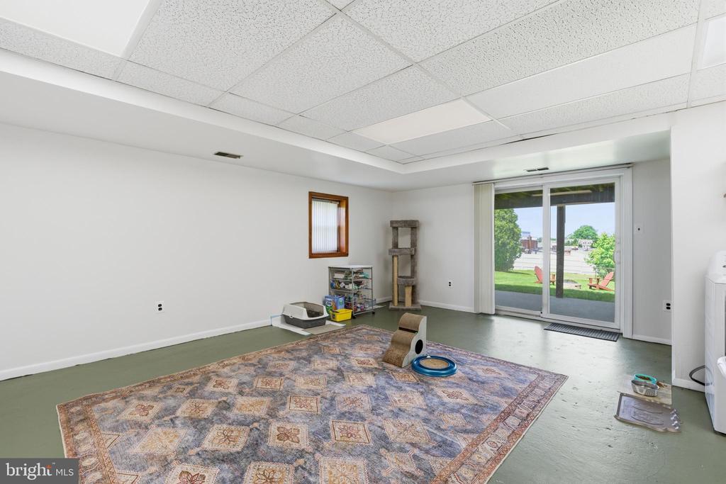 1430 COLWELL LANE