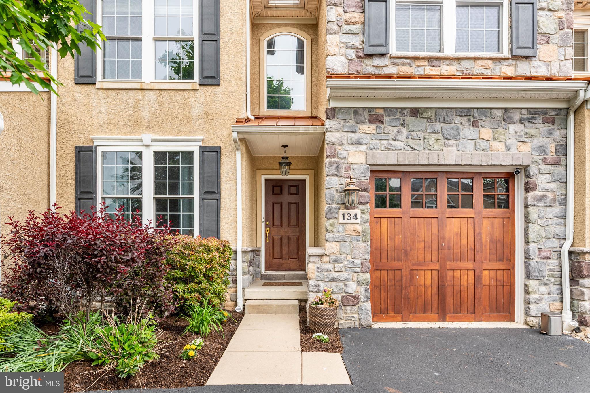 134 CARRIAGE COURT