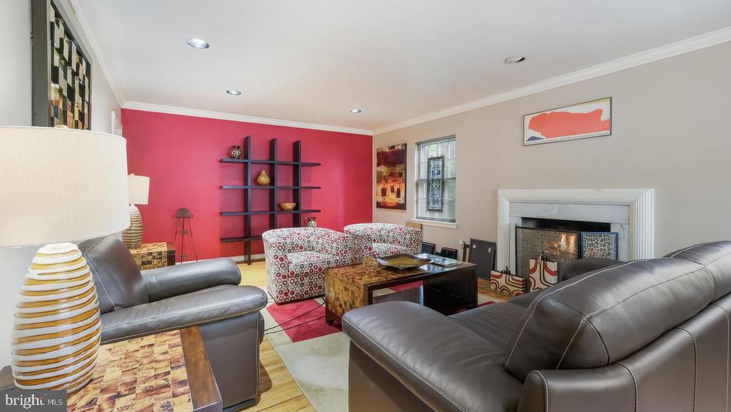 646 GREEN BRIAR ROAD