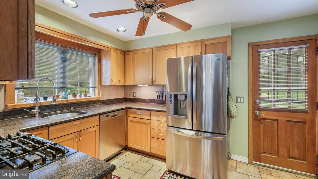 646 GREEN BRIAR ROAD