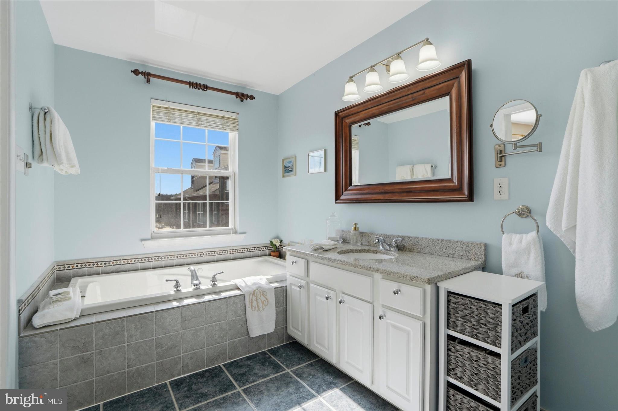 432 W 5TH AVENUE