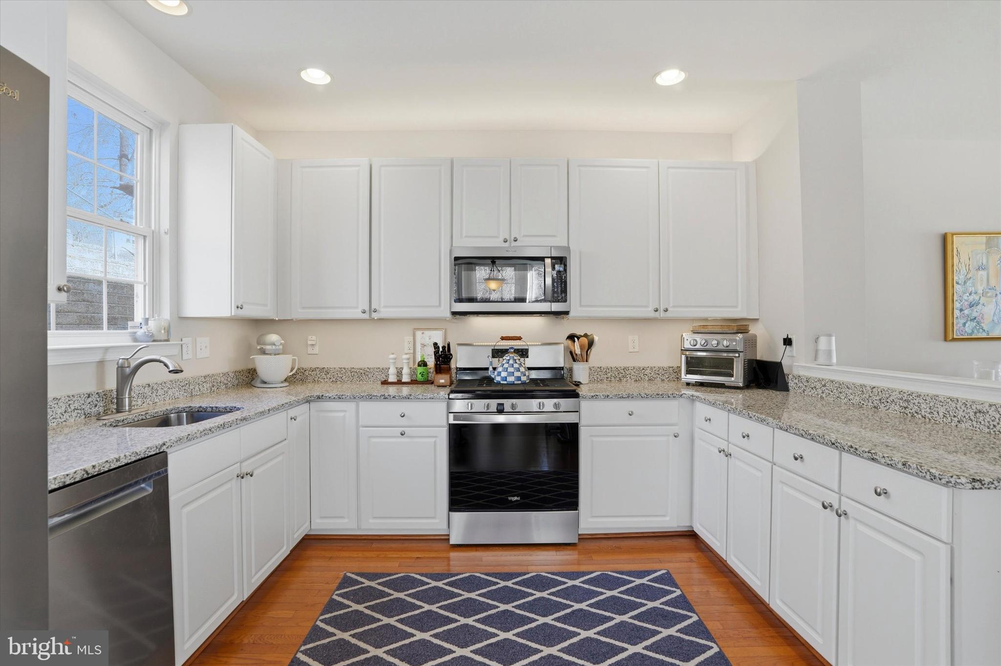 432 W 5TH AVENUE