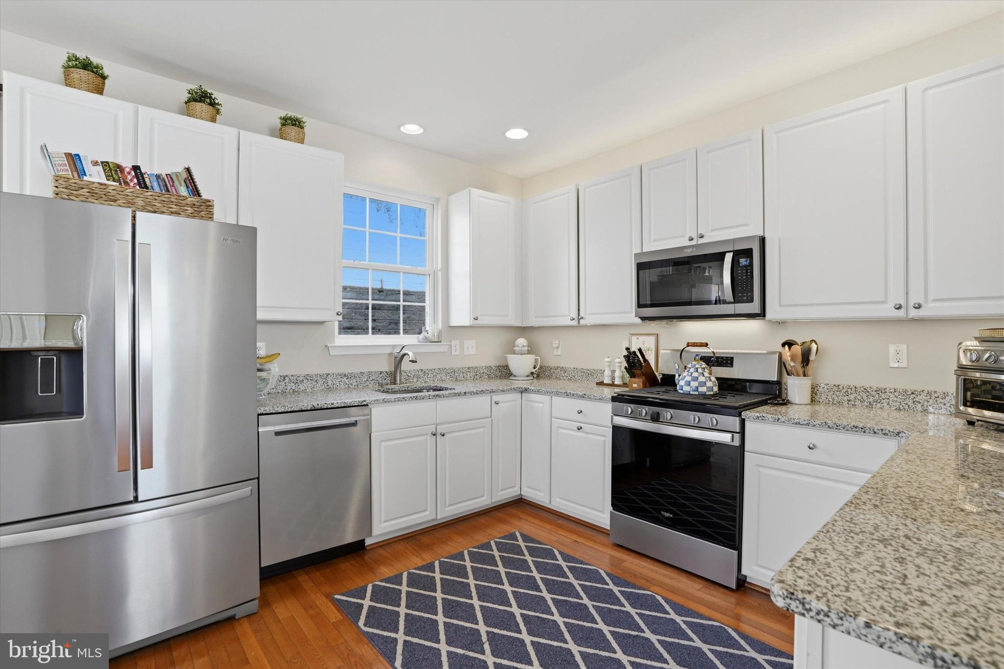 432 W 5TH AVENUE