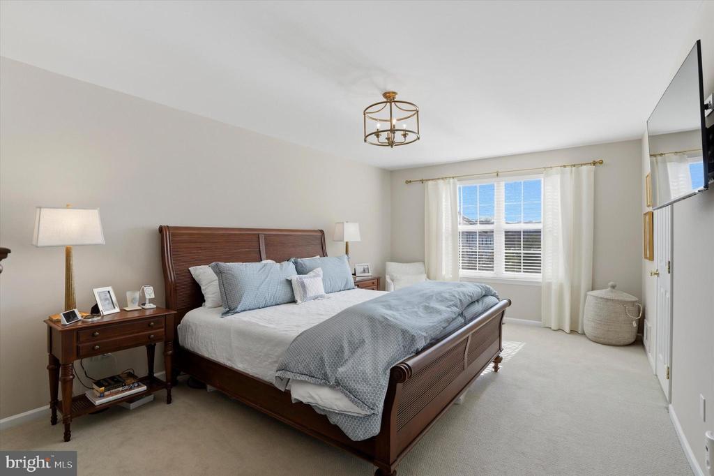 432 W 5TH AVENUE