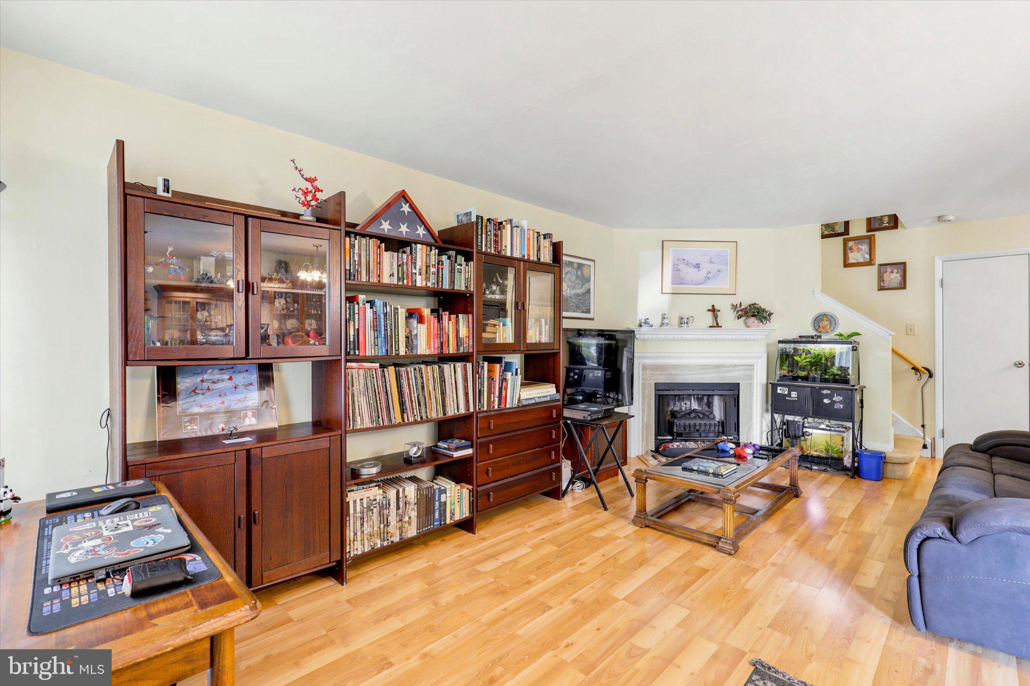 302 COLETTES COURT