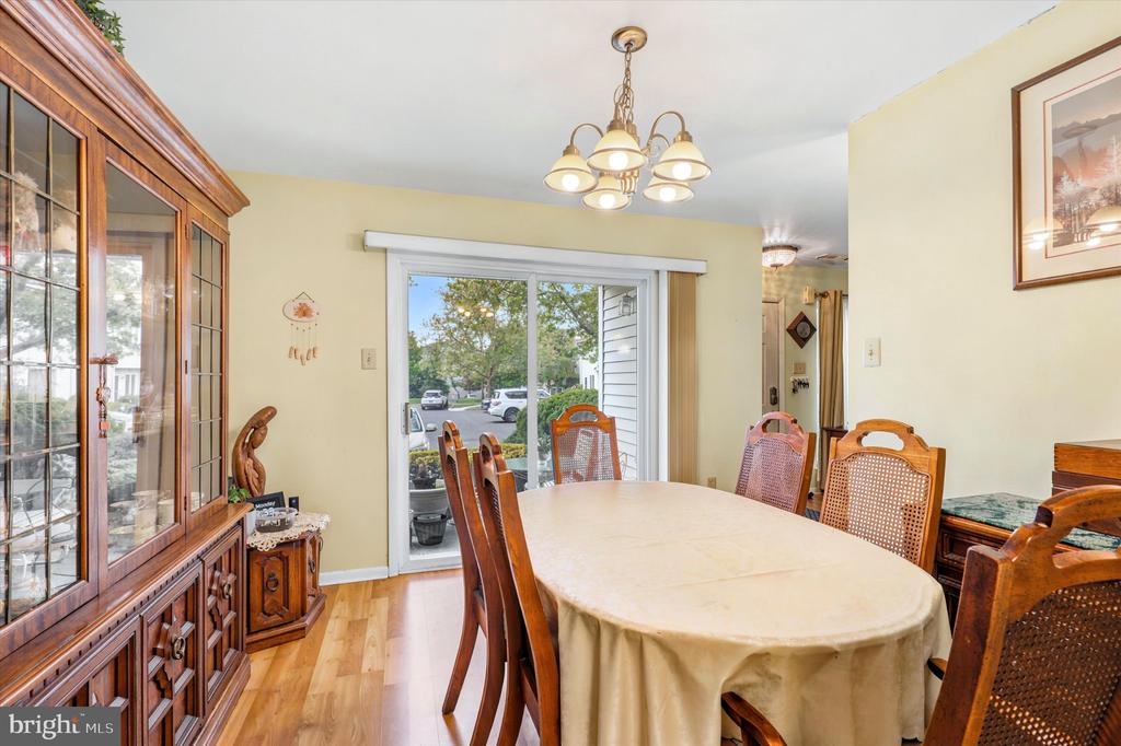 302 COLETTES COURT