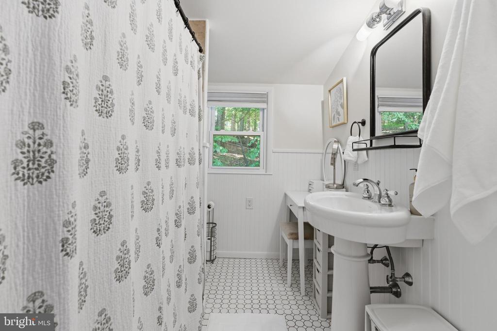 582 FOREST ROAD