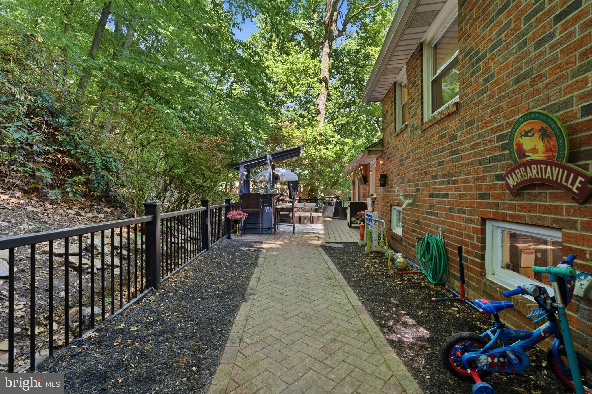 582 FOREST ROAD