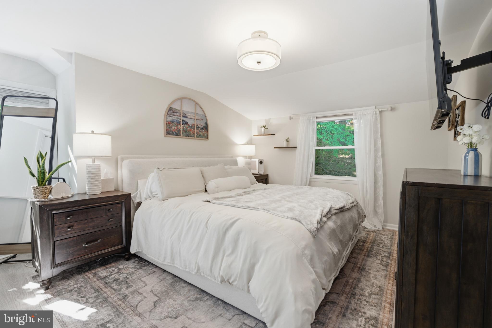 582 FOREST ROAD