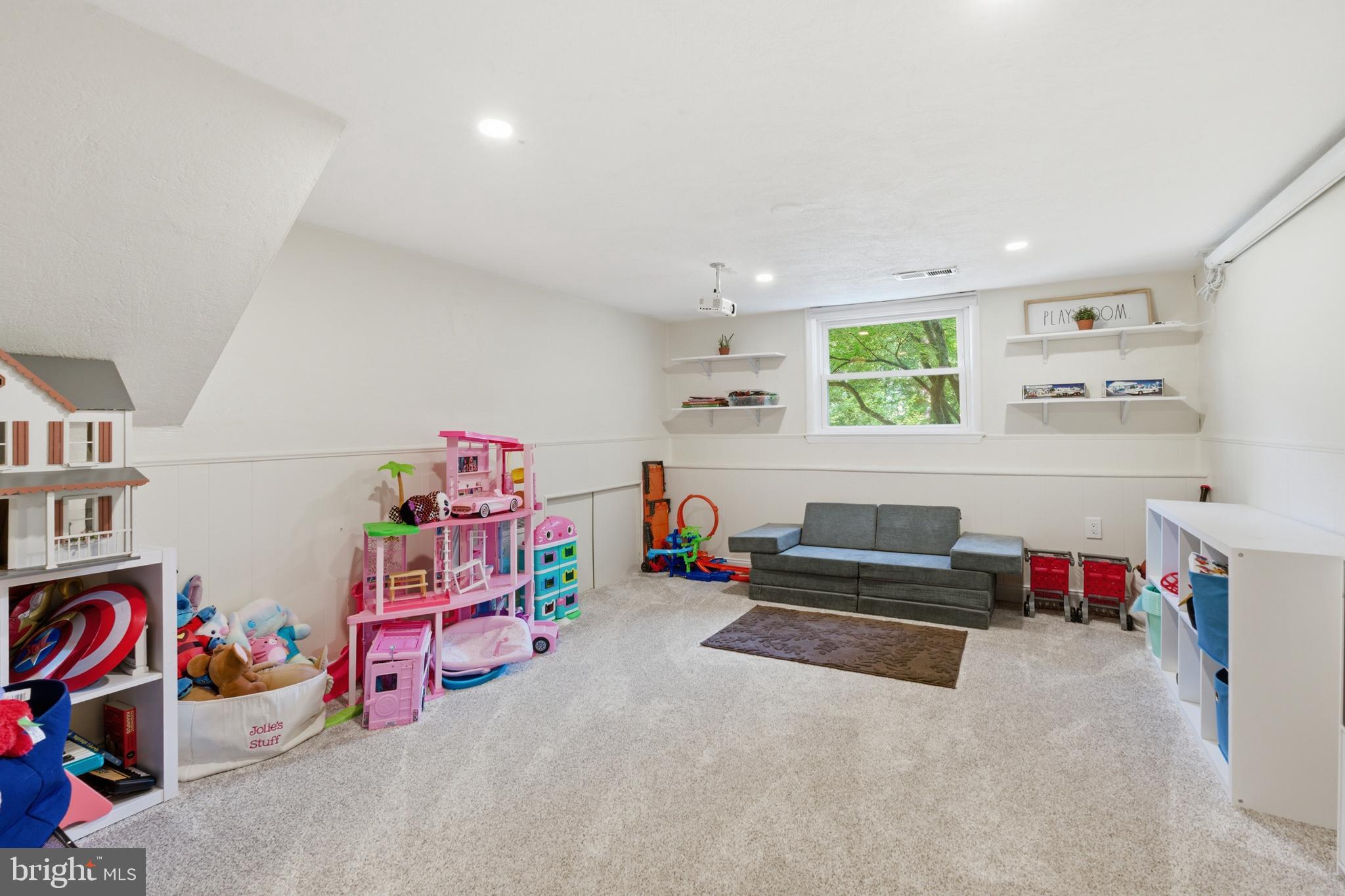582 FOREST ROAD