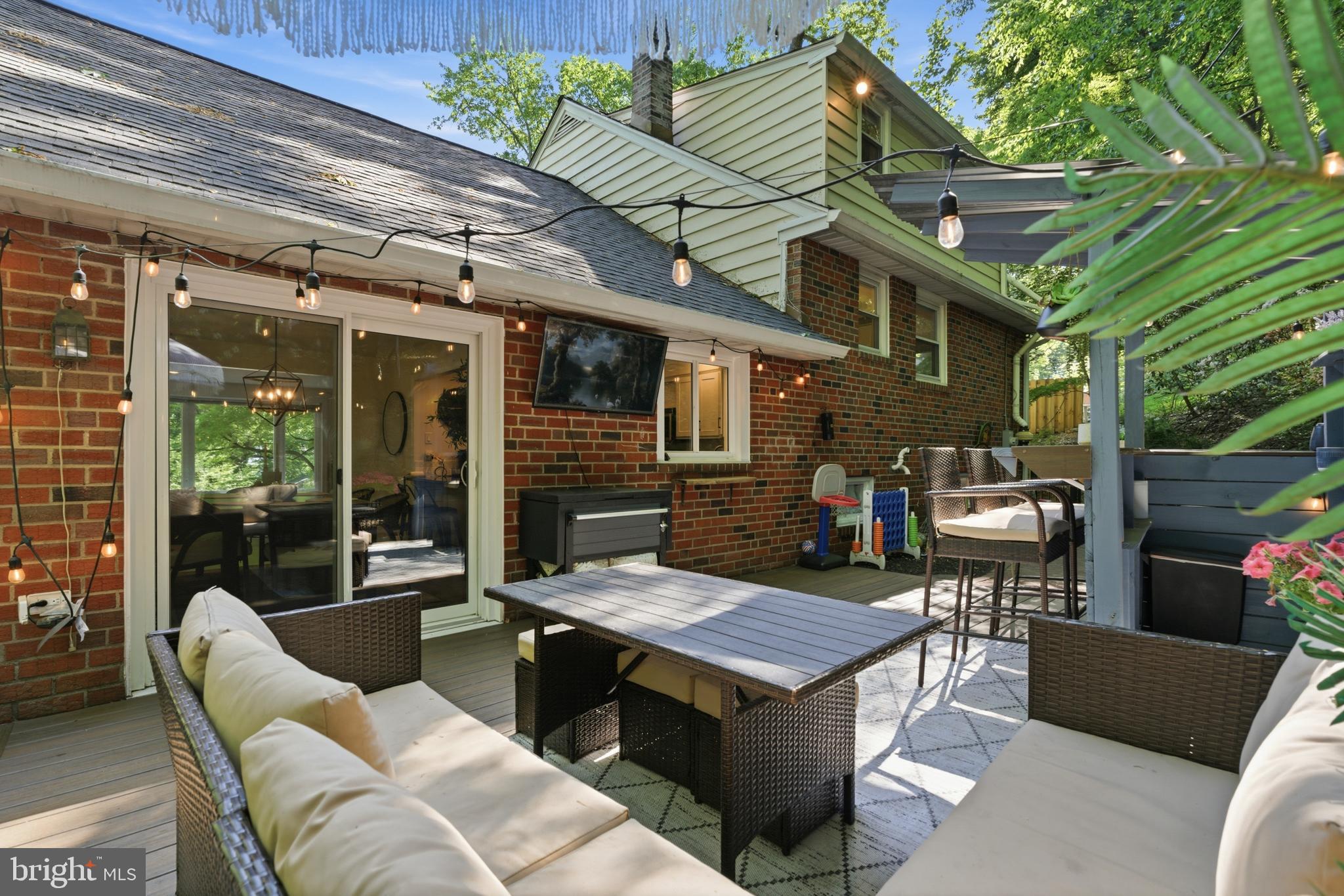 582 FOREST ROAD