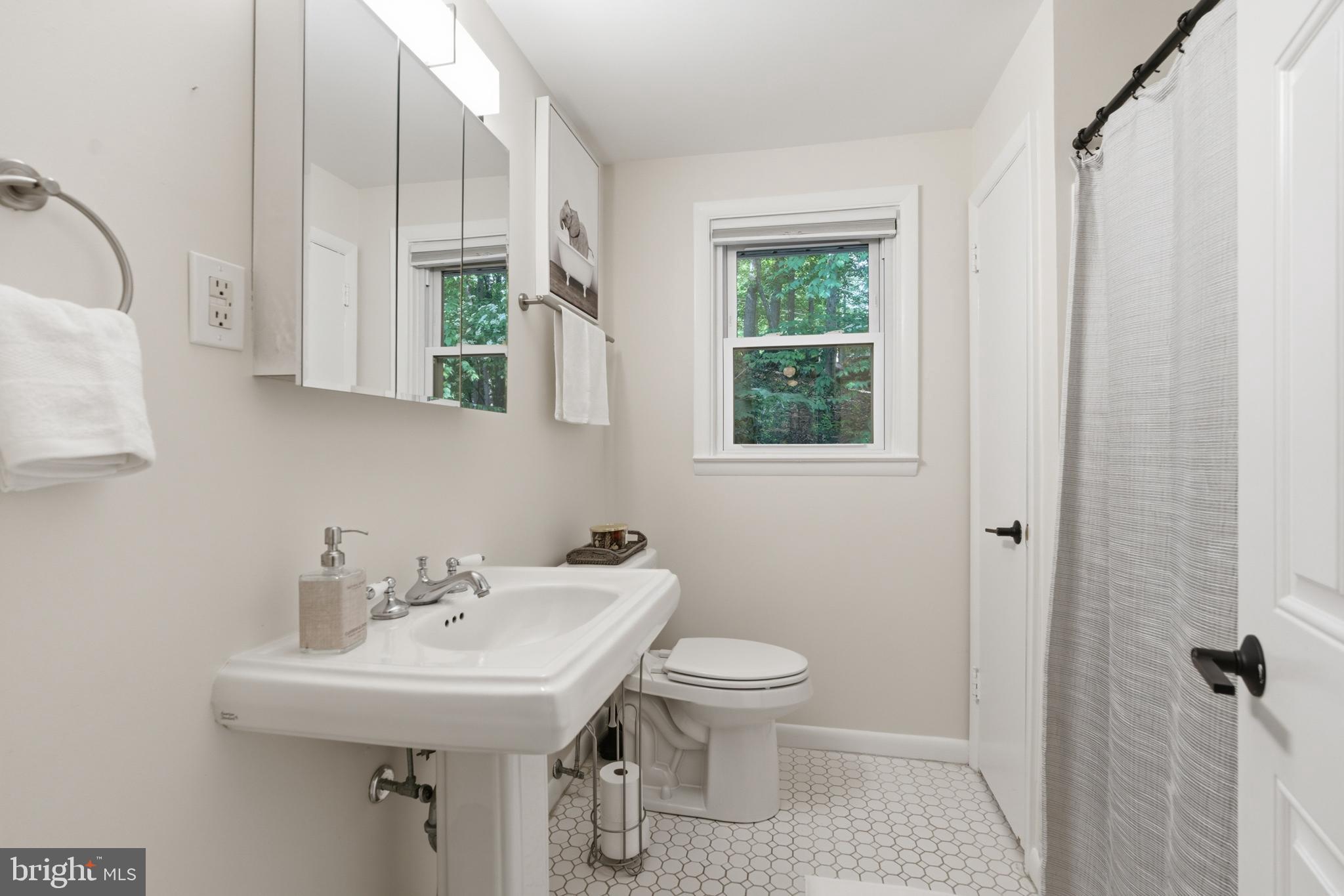 582 FOREST ROAD