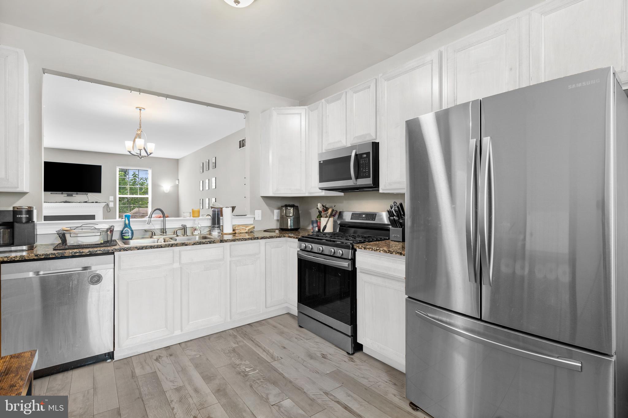303 W 1ST AVENUE