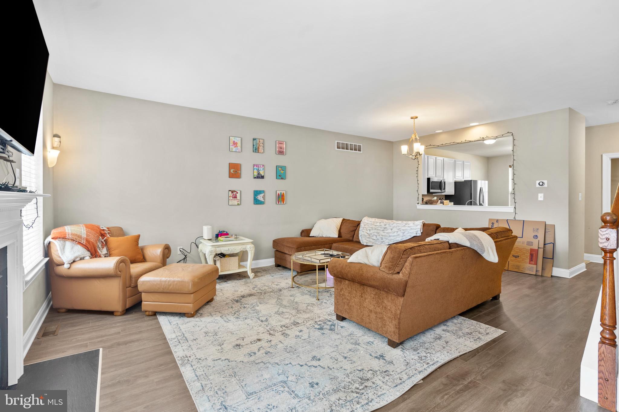 303 W 1ST AVENUE
