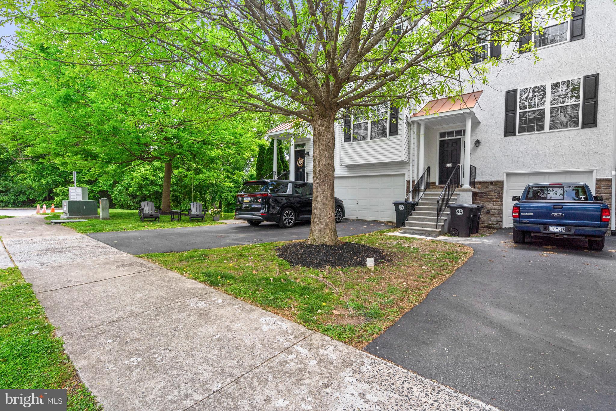 303 W 1ST AVENUE