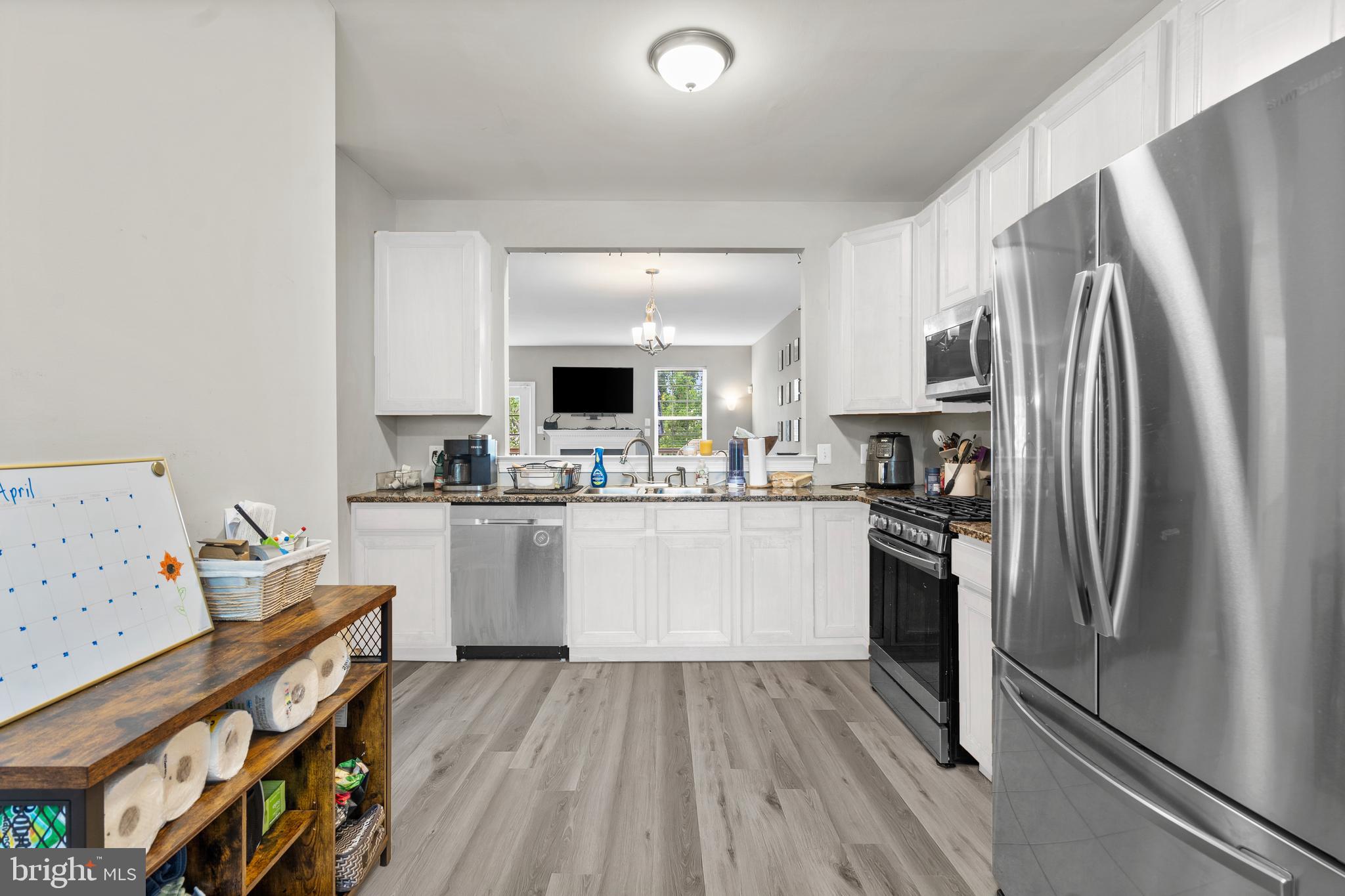 303 W 1ST AVENUE