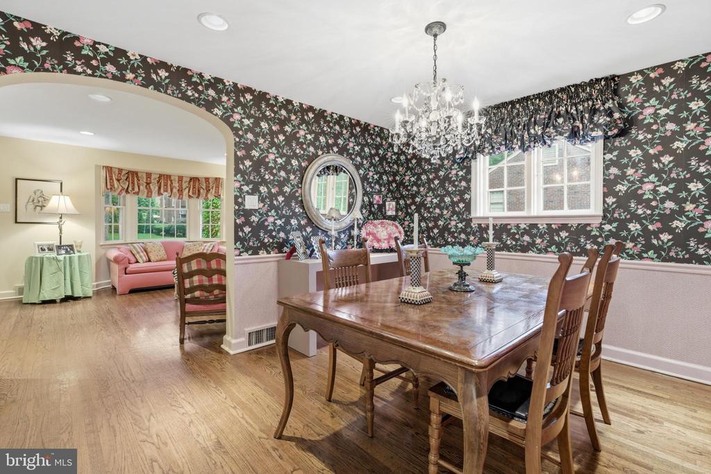 510 TWIN OAKS DRIVE