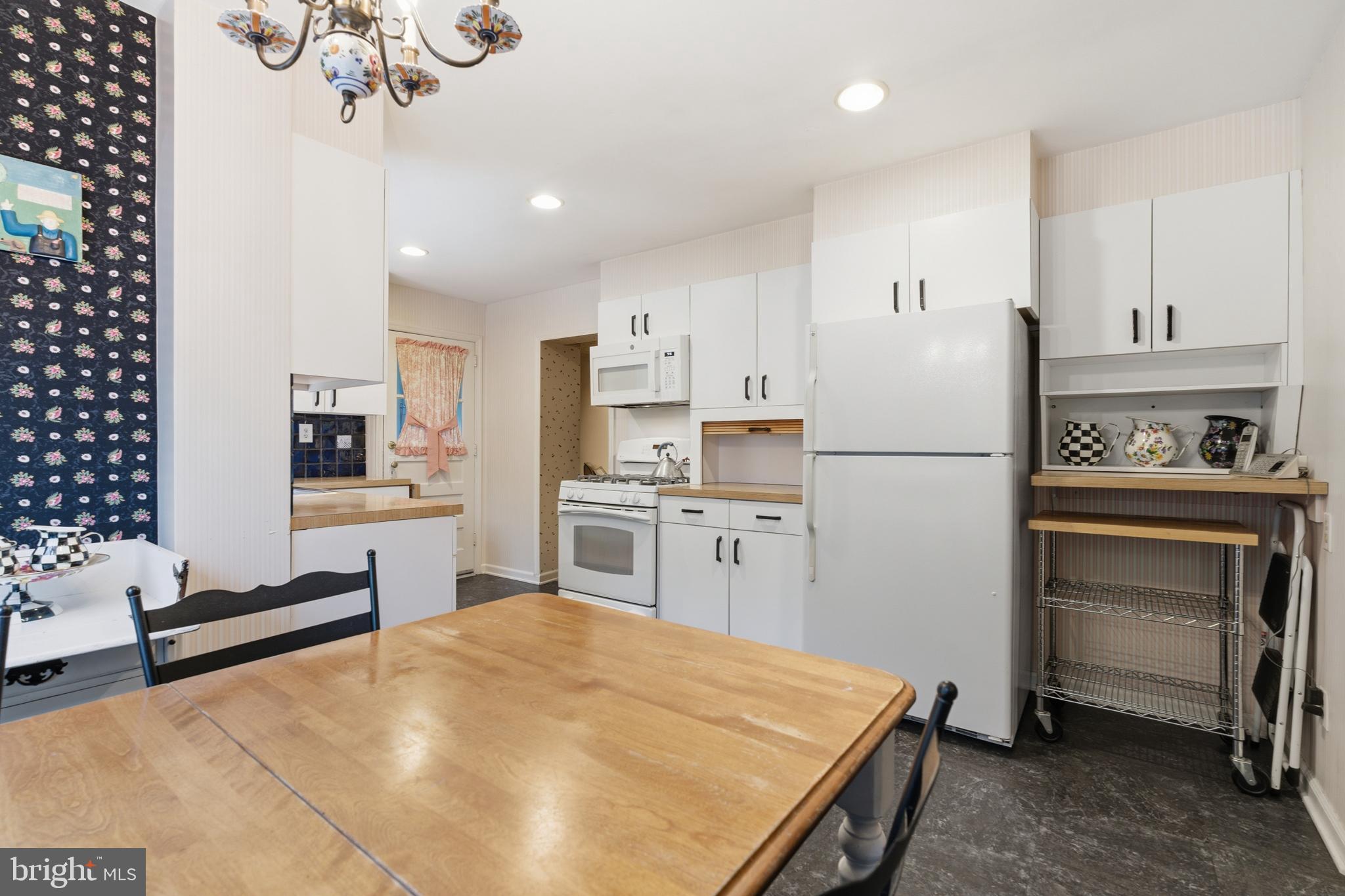 510 TWIN OAKS DRIVE