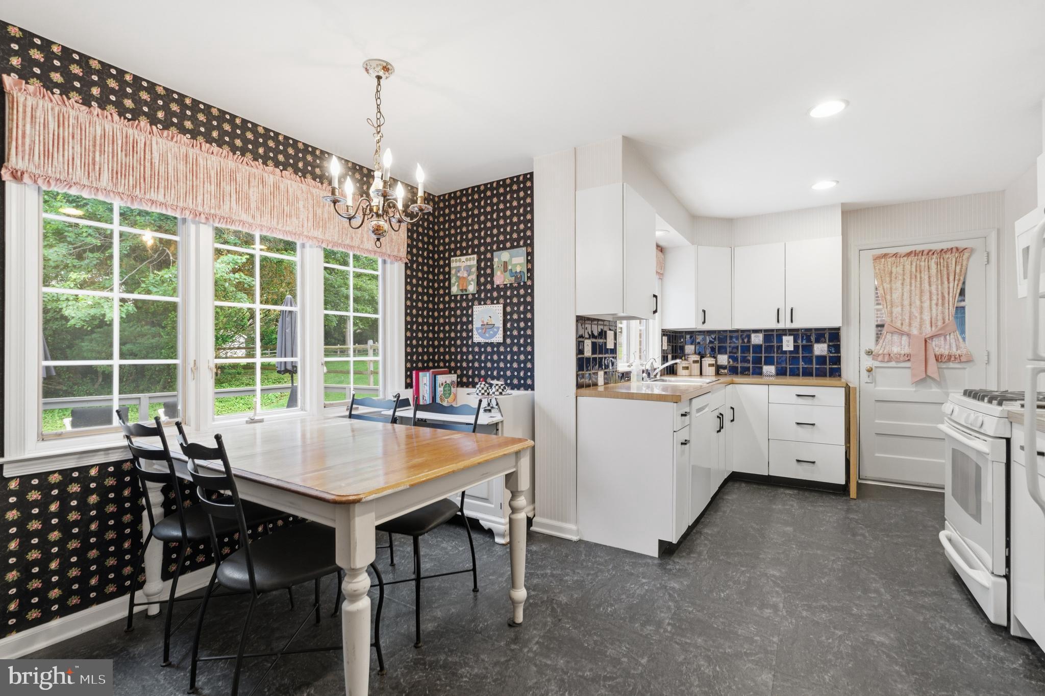 510 TWIN OAKS DRIVE