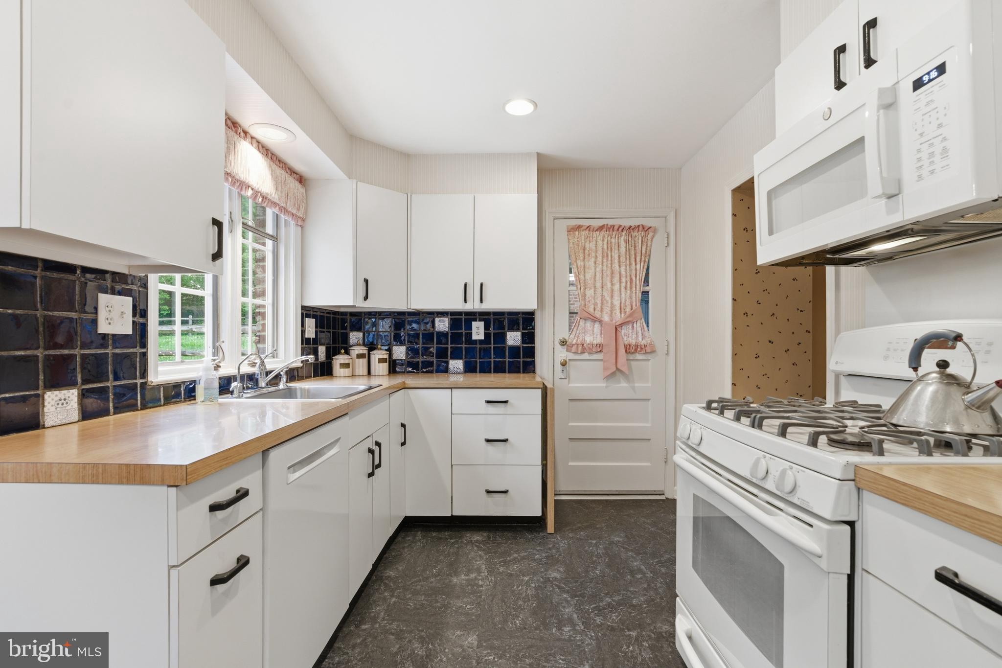 510 TWIN OAKS DRIVE