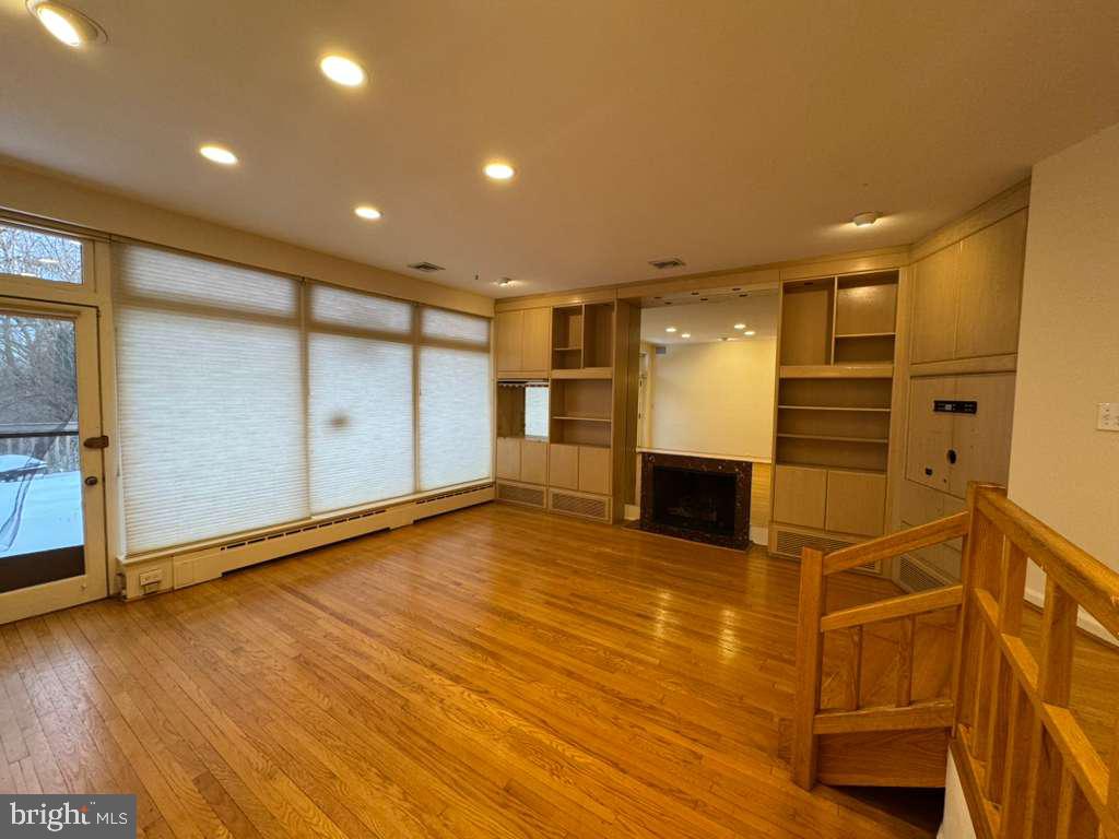 8233 FAIRVIEW ROAD