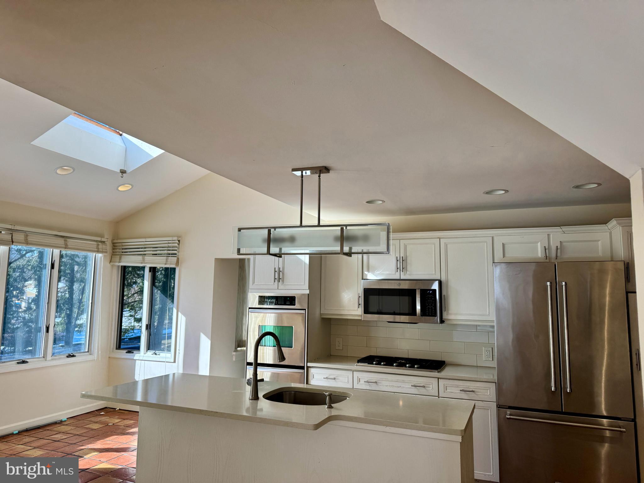 8233 FAIRVIEW ROAD