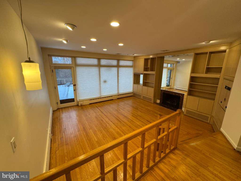 8233 FAIRVIEW ROAD