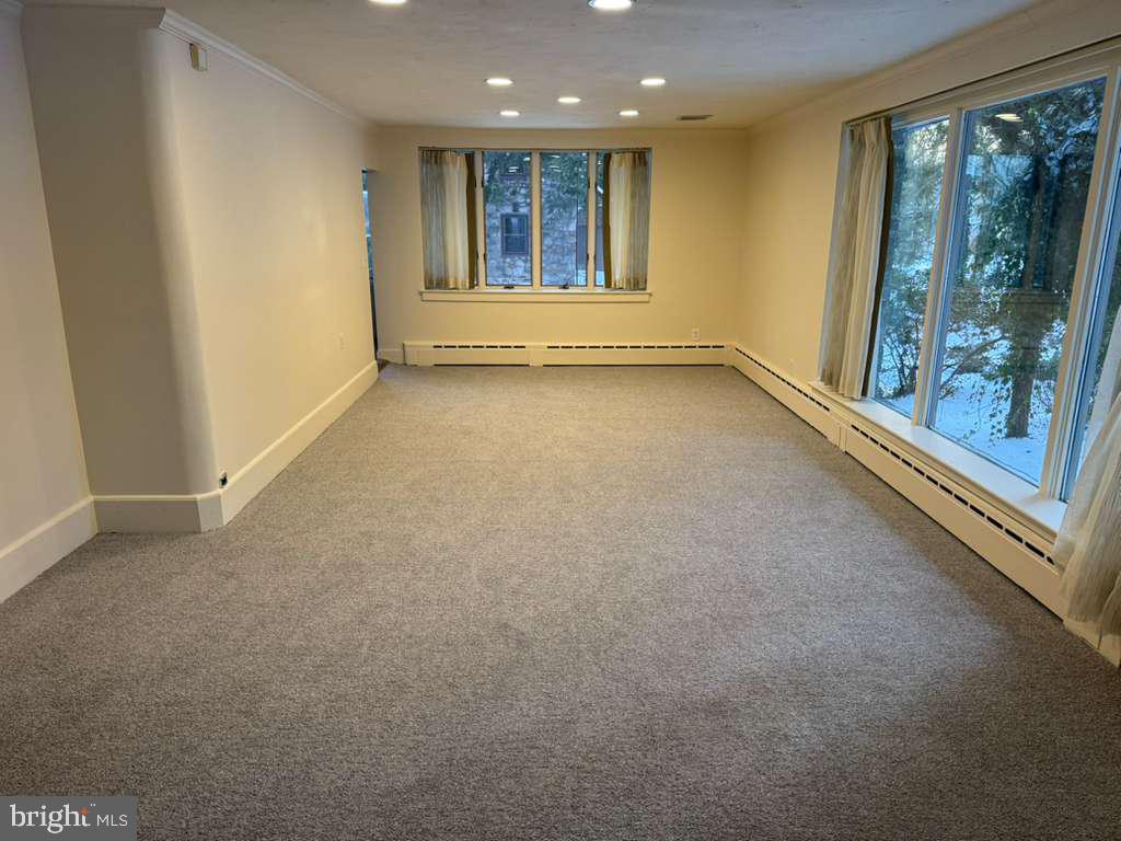 8233 FAIRVIEW ROAD
