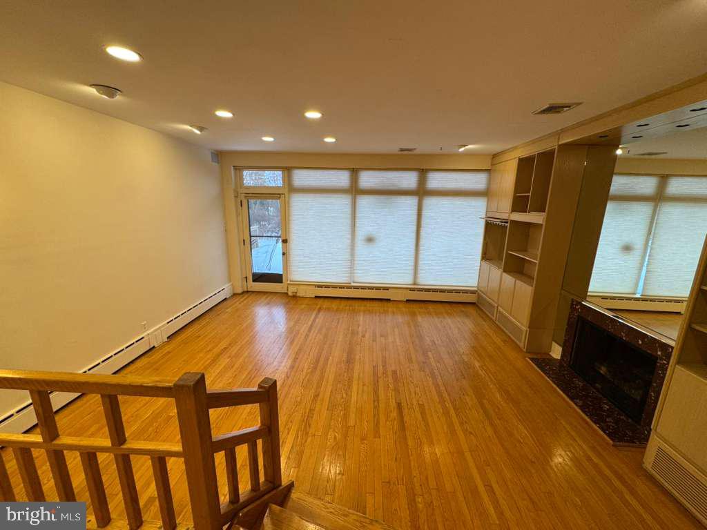 8233 FAIRVIEW ROAD