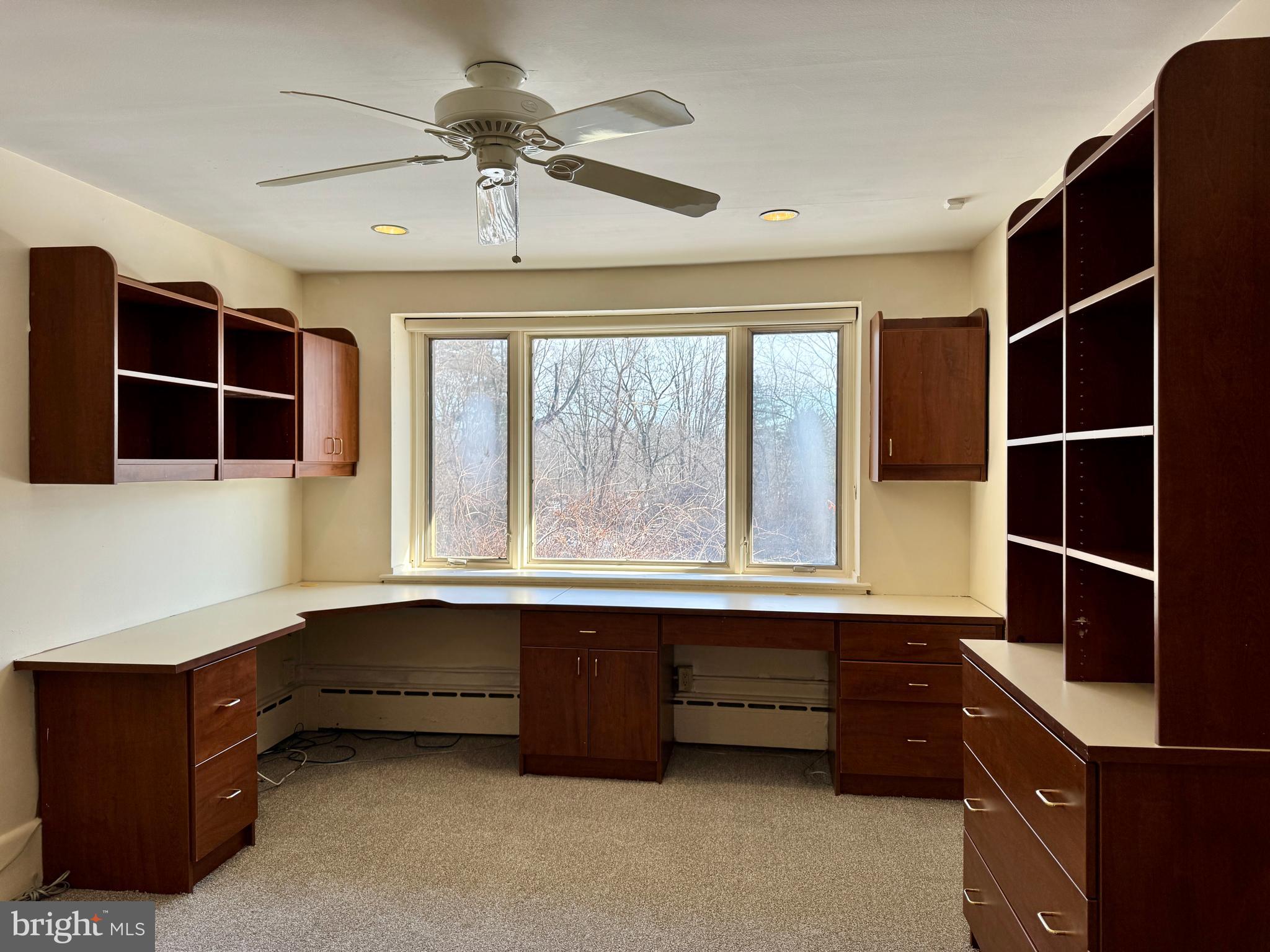 8233 FAIRVIEW ROAD